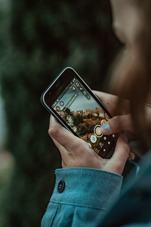 Comment utiliser les médias sociaux pour une veille concurrentielle efficace ?